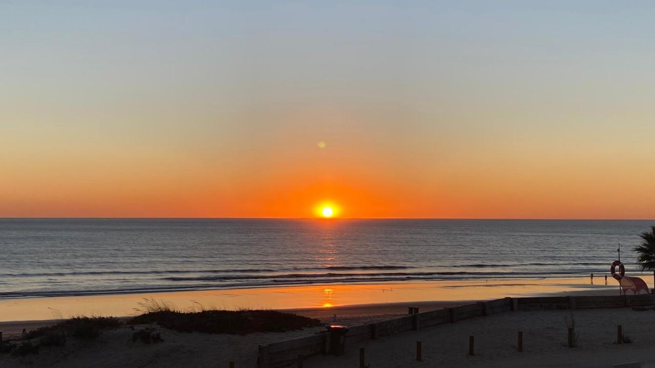Rock'S Beach Spot Front Costa de Caparica Ngoại thất bức ảnh